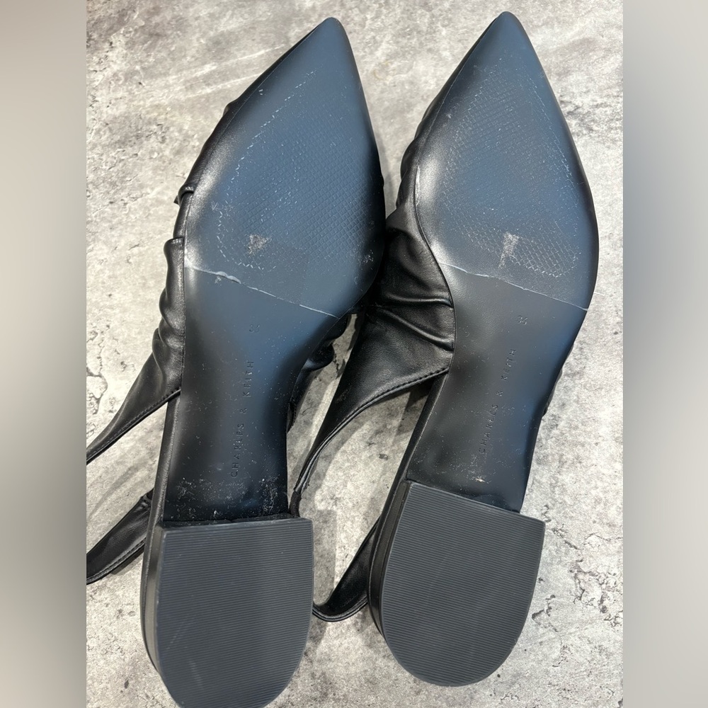 Charles & Keith Black Pointed Toe Flats - Picture 4 of 4